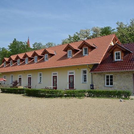 Отель Stara Fara Chrzin Экстерьер фото