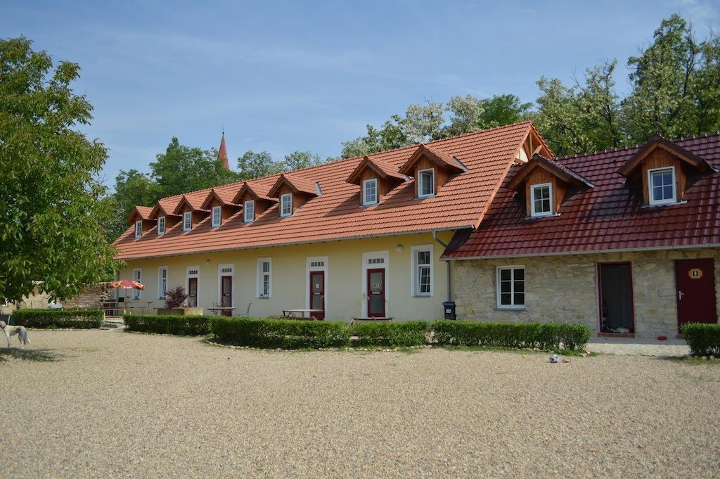 Отель Stara Fara Chrzin Экстерьер фото